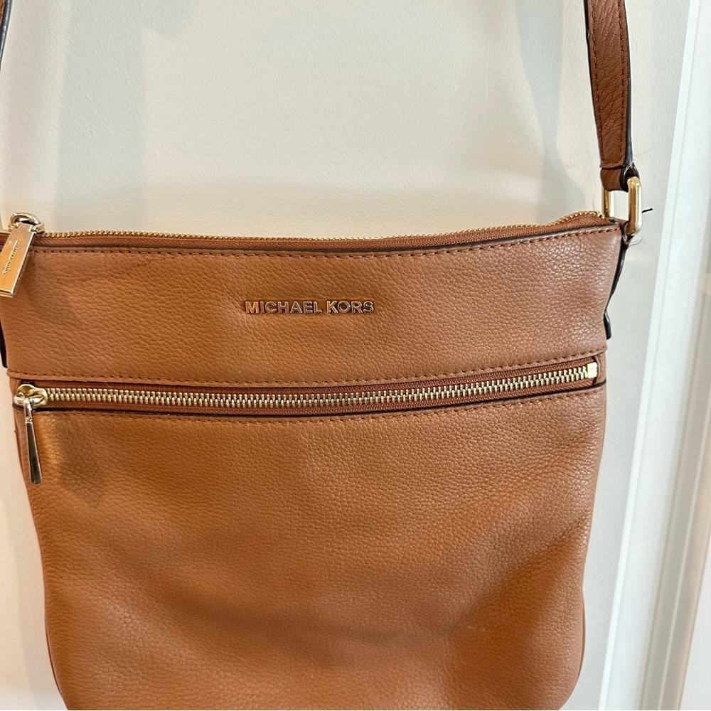 Michael Kors Bags Michael Kors Bedford Flat Crossbody in Carmel Brown Leather - Picture 4 of 10